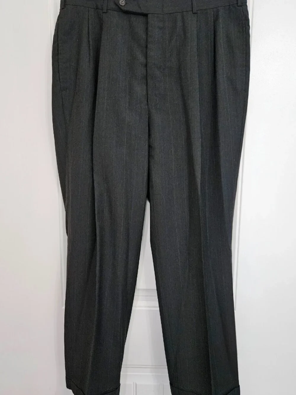 Pronto Uomo Platinum Men's Pinstripe Suit 2PC Gray Charcoal Pleated Cuffed 40W